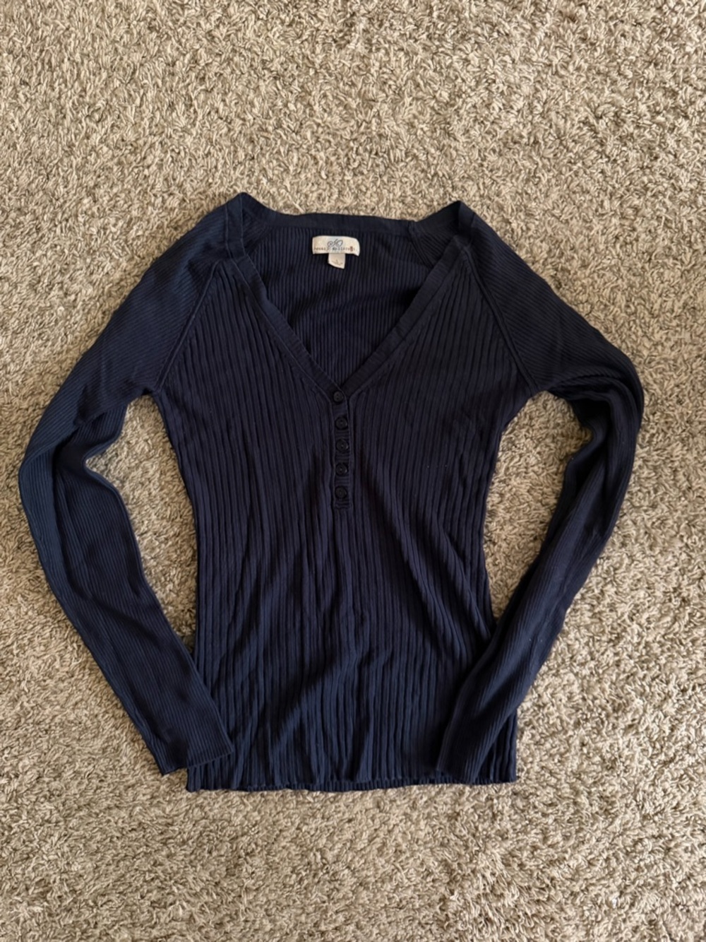 Vintage Navy Ribbed V‑Neck Long Sleeve Henley size large but fits medium